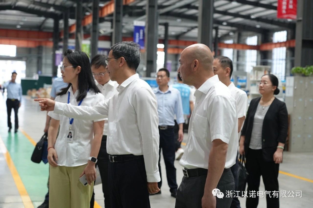 浙江省总工会党组书记、副主席吕志良来以诺电气调研工会工作